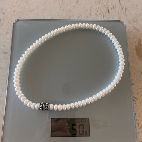 Modern 17” freshwater pearl necklace with Sterling Silver magnetic clasp. - Picture 3 of 3